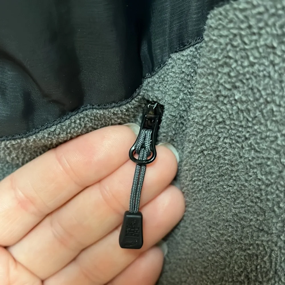 THE NORTH FACE Men’s Gray and Black Fleece Jacket Size XL
